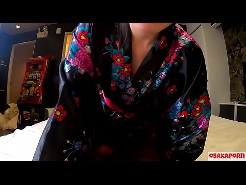 ❤️ Vajza e re cosplay pëlqen seksin deri në orgazmë me një shiringë në një kalorës dhe një blowjob. Vajzë aziatike me pidhi leshtore dhe cica të bukura me kostum tradicional japonez në video amatore që tregon masturbim me lodra qij. Sakura 3 OSAKAPORN. ❤ Video porno tek ne ﹏