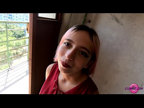 ❤️ Sensual student thith një të huaj në pjesën e jashtme - sperma në fytyrën e tij ❤ Video porno tek ne ﹏